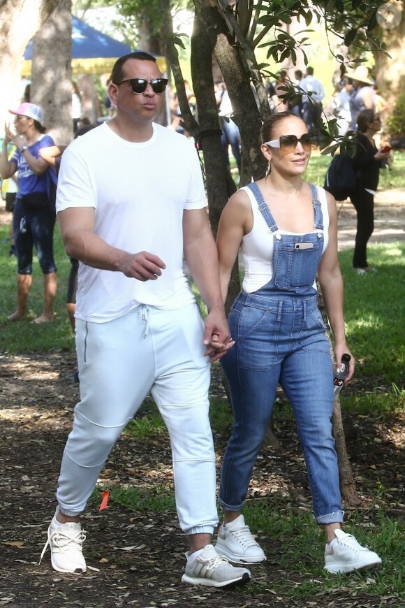 Jennifer Lopez, Alex Rodriguez - Jennifer Lopez et Marc Anthony se retrouvent pour soutenir leur fille E. Marbiel Muñiz lors d'une course de l'école à Miami, le 18 septembre 2019.