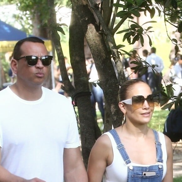 Jennifer Lopez, Alex Rodriguez - Jennifer Lopez et Marc Anthony se retrouvent pour soutenir leur fille E. Marbiel Muñiz lors d'une course de l'école à Miami, le 18 septembre 2019.