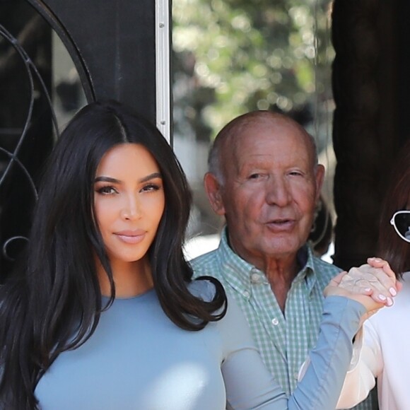 Exclusif - Kim Kardashian et sa grand-mère, MJ, déjeunent dans leur restaurant italien favori à Los Angeles, le 19 septembre 2019.