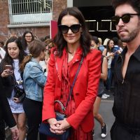 Katie Holmes : Sublime en rouge à la Fashion Week de Milan