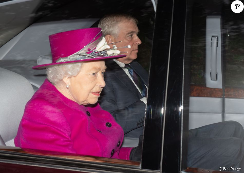 Le prince Andrew, duc d&#039;York, avec sa mère la reine Elizabeth II le 15 septembre 2019 à Balmoral