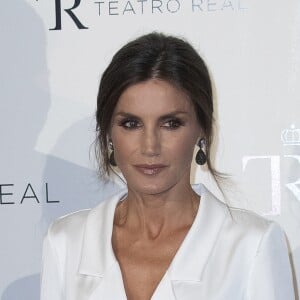 La reine Letizia d'Espagne dans une création Lola Li lors de l'ouverture de la saison 2019)2020 de l'Opéra de Madrid avec "Don Carlo" le 18 septembre 2019.