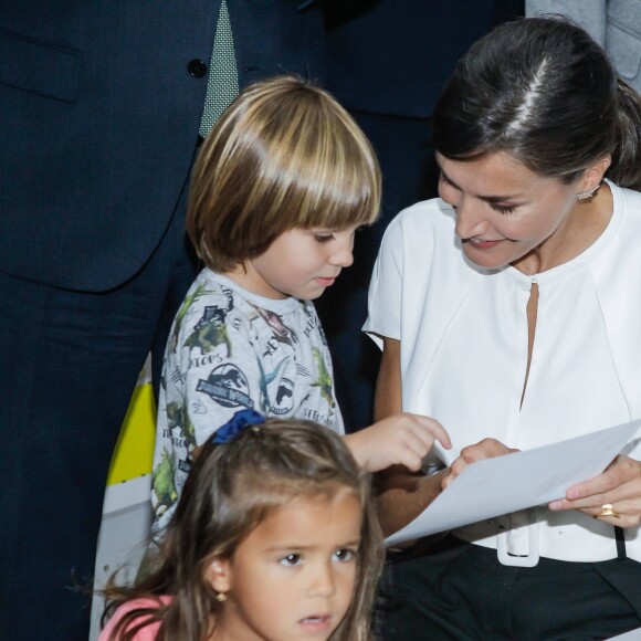 La reine Letizia d'Espagne lançait officiellement l'année scolaire dans une école à Torrejoncillo, près de Caceres, le 17 septembre 2019.