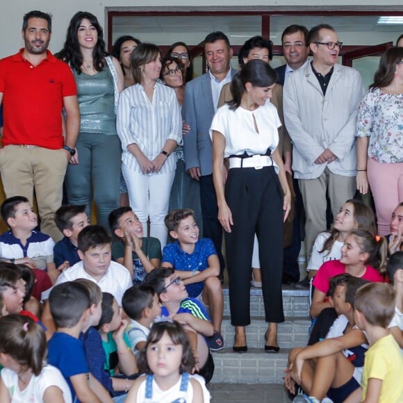 La reine Letizia d'Espagne lançait officiellement l'année scolaire dans une école à Torrejoncillo, près de Caceres, le 17 septembre 2019.