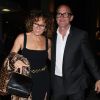 Jennifer Grey et son mari Clark Gregg à Los Angeles le 21 septembre 2019, de sortie pour la première de la pièce de théâtre A Play Is A Poem d'Ethan Coen au Mark Taper Forum.