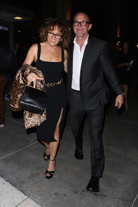 Jennifer Grey et son mari Clark Gregg à Los Angeles le 21 septembre 2019, de sortie pour la première de la pièce de théâtre A Play Is A Poem d'Ethan Coen au Mark Taper Forum.