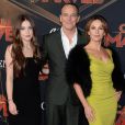Jennifer Grey, son mari Clark Gregg et leur fille Stella à la première de Captain Marvel au théâtre El Capitan à Hollywood, Los Angeles, le 4 mars 2019