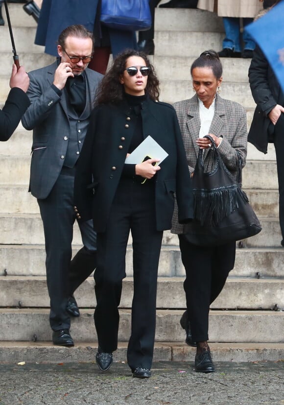 Vincent Perez, sa femme Karine Silla et leur fille Iman Pérez à l'issue des obsèques du photographe allemand Peter Lindbergh en l'église Saint-Sulpice à Paris le 24 septembre 2019.