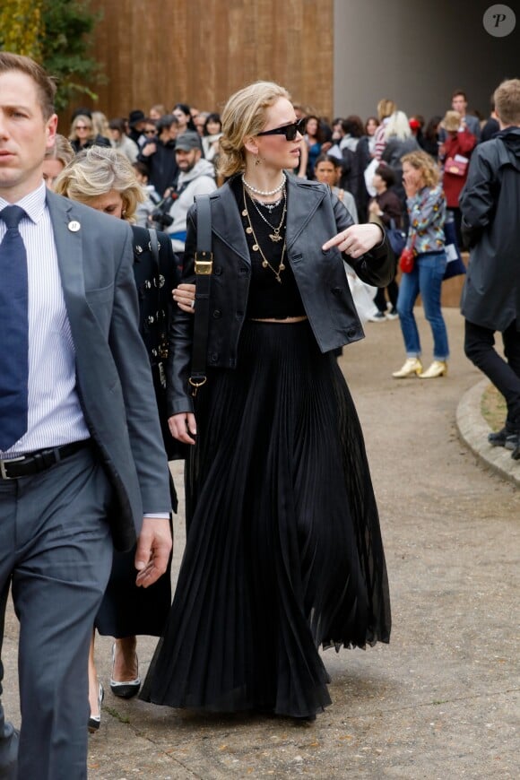 Jennifer Lawrence assiste au défilé Christian Dior, collection prêt-à-porter printemps-été 2020. Paris, le 24 septembre 2019. © Christophe Clovis / Vereen / Bestimage