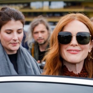 Julianne Moore assiste au défilé Christian Dior, collection prêt-à-porter printemps-été 2020. Paris, le 24 septembre 2019. © Christophe Clovis / Vereen / Bestimage