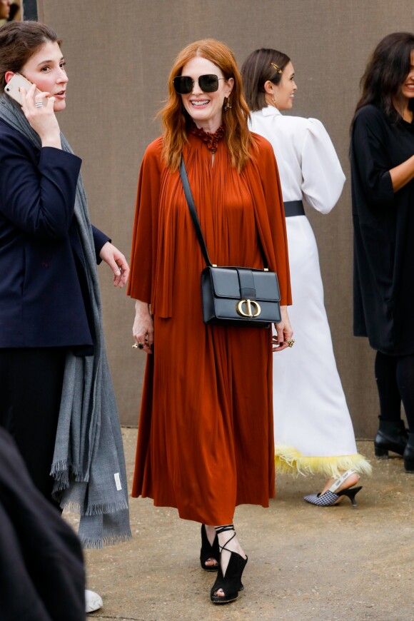 Julianne Moore assiste au défilé Christian Dior, collection prêt-à-porter printemps-été 2020. Paris, le 24 septembre 2019. © Christophe Clovis / Vereen / Bestimage