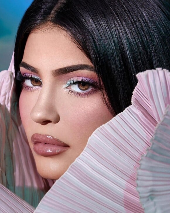 Kylie Jenner, promotion pour la collection Kylie Cosmetics X Balmain -Instagram.