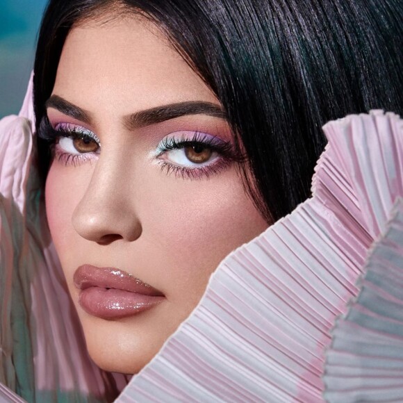 Kylie Jenner, promotion pour la collection Kylie Cosmetics X Balmain -Instagram.