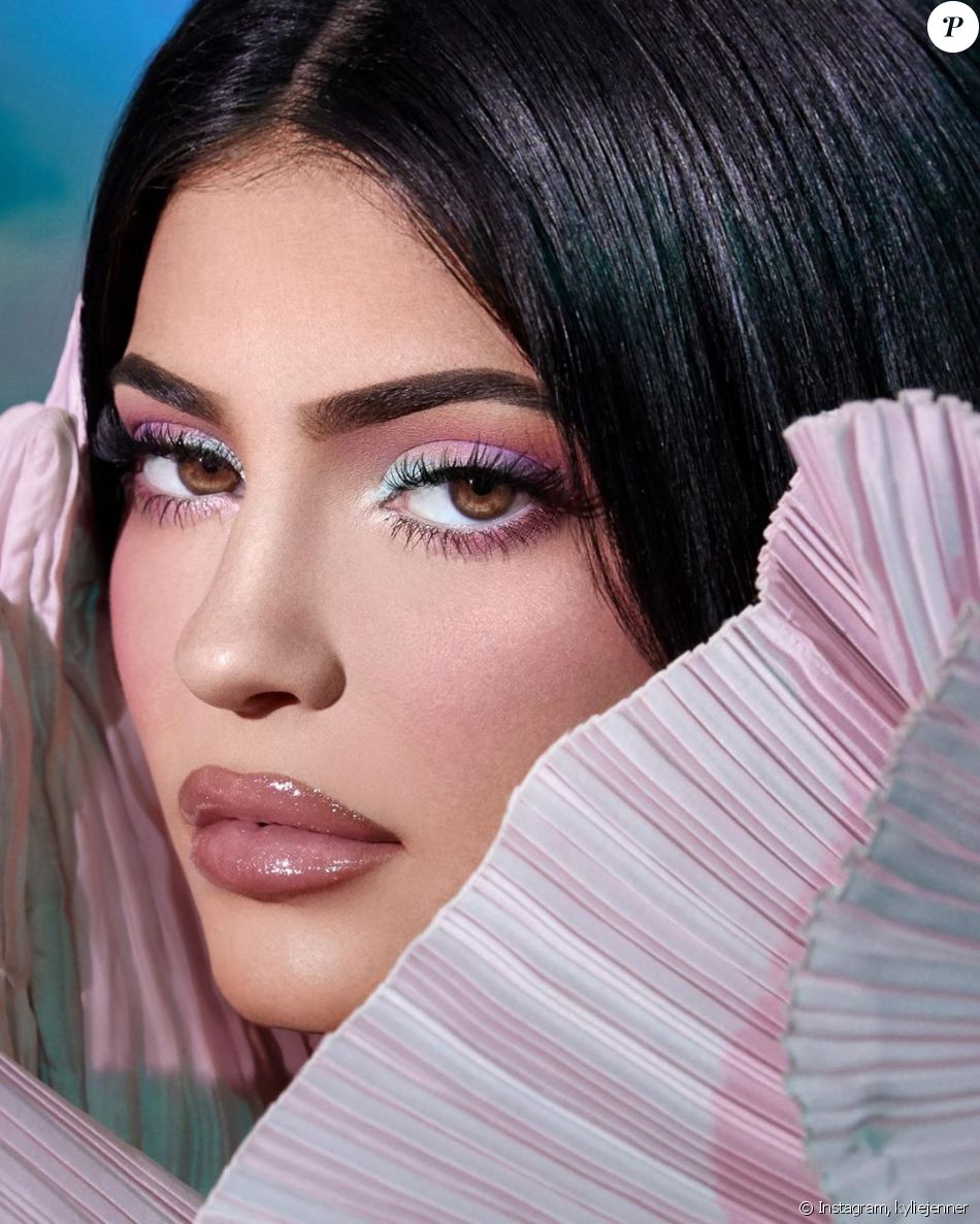 Kylie Jenner Promotion Pour La Collection Kylie Cosmetics X Balmain Instagram Purepeople 