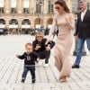 Eva Longoria et son fils Santiago se promènent place Vendôme à Paris, à l'occasion de la fashion week. Le 25 septembre 2019