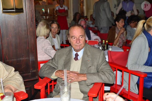 Exclusif - Première apparition officielle de Jacques Chirac depuis 6 mois aux côtés de Bernadette et de Maryvonne Pinault à la terrasse de chez Senequier à Saint Tropez le 3 octobre 2013.
