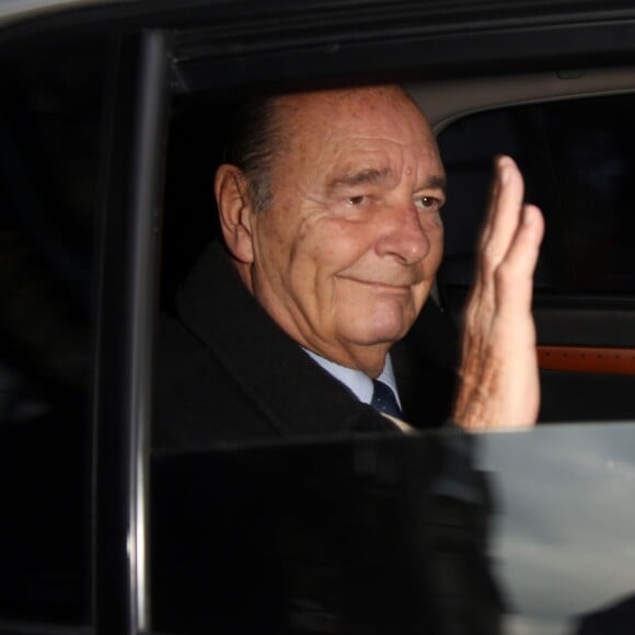 Jacques Chirac, qui fête son 80e anniversaire, quitte son domicile en voiture. Le 29 novembre 2012