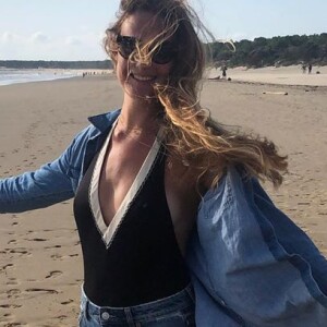 Rosalie, la fille de Jean-Luc Reichmann, à la plage, le 20 août 2019