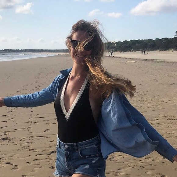 Rosalie, la fille de Jean-Luc Reichmann, à la plage, le 20 août 2019