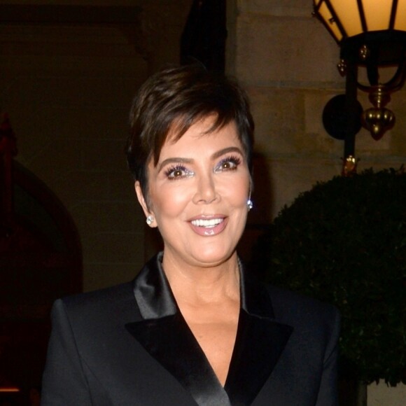 Kris Jenner rentre à l'hôtel Ritz à Paris. Le 27 septembre 2019.