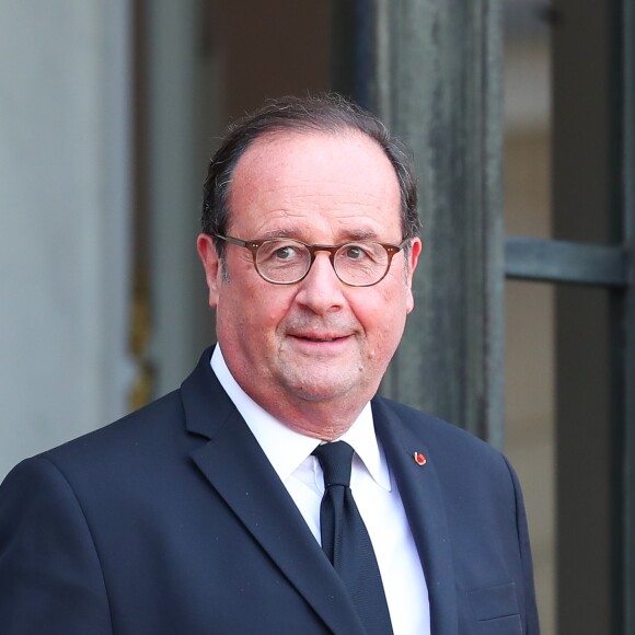 L'ancien Président de la République française François Hollande - Les chefs d'Etat et de Gouvernement étrangers ayant fait le déplacement en France pour rendre hommage au Président Jacques Chirac à la sortie du Palais de l'Elysée Paris, France, le 30 septembre 2019. © Cyril Moreau/Bestimage