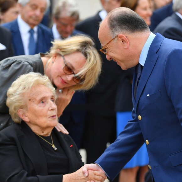 Bernadette Chirac, sa fille Claude Bernard et Bernard Cazeneuve - Hommage national à Simone Veil (femme politique et rescapée de la Shoah) dans la cour d'Honneur des Invalides à Paris, France, le 5 juillet 2017. Simone Veil reposera avec son mari au Panthéon. © Christian Liewig/Pool/ Bestimage