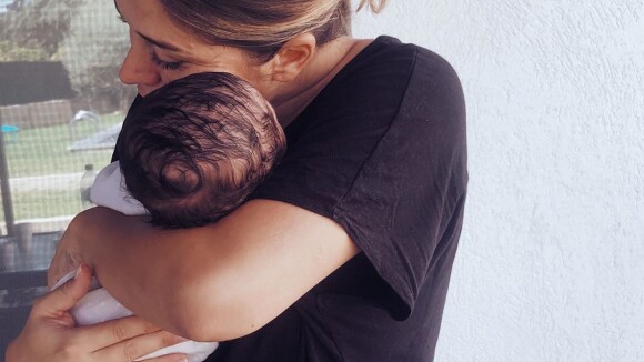 Anaïs Camizuli accusée d'être une mauvaise mère : Sa réponse aux "débiles"