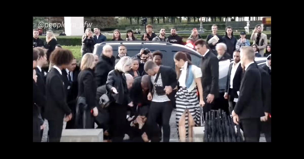Justin Timberlake et Jessica Biel CELEBRITES : arrivees au Defile Louis  Vuitton - Paris