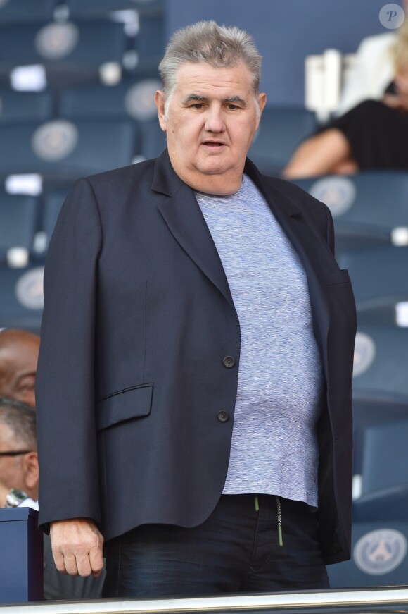 Pierre Ménès dans les tribunes lors du match de championnat de Ligue 1 Conforama opposant le Paris Saint-Germain au Racing Club de Strasbourg Alsace au Parc des princes à Paris, France, le 14 septembre 2019. Le PSG a gagné 1-0. © Giancarlo Gorassini/Bestimage