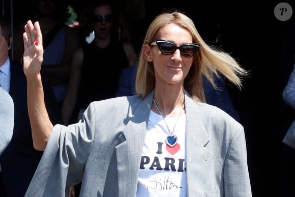 Céline Dion à la sortie de l'hôtel de Crillon à Paris pendant la fashion week Haute-Couture automne-hiver 2019/2020 le 3 juillet 2019.