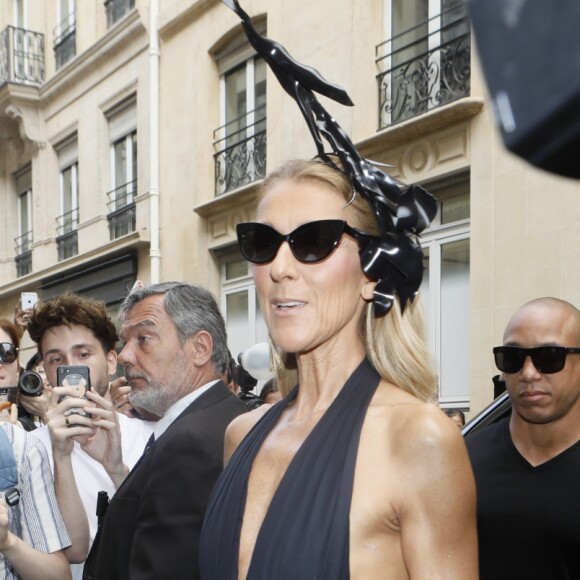 Céline Dion arrive au Pavillon Cambon pour assister au défilé Schiaparelli haute couture Automne-Hiver 2019/2020 à Paris le 1er juillet 2019. © Veeren Ramsamy-Christophe Clovis/Bestimage