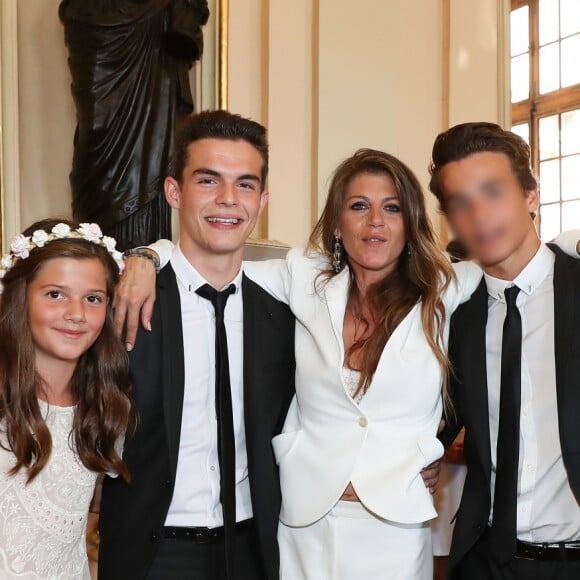 Exclusif - Aurore Aleman entre ses filles (à gauche) et les fils de son mari Benjamin Castaldi Julien, Simon et Enzo - Mairie - Mariage civil de Benjamin Castaldi et Aurore Aleman à la mairie de Marseille, le 27 août 2016. © Jacovides-Moreau/Bestimage