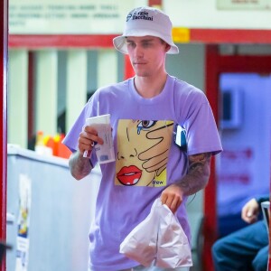 Justin Bieber et sa femme Hailey Baldwin Bieber sont allés se faire masser après un diner et un cinéma en amoureux dans le quartier de West Hollywood à Los Angeles, le 2 octobre 2019