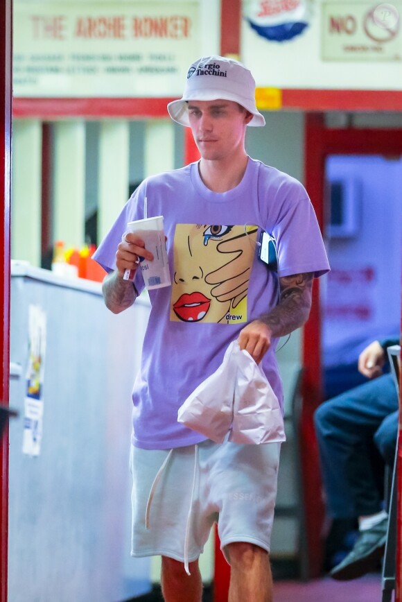 Justin Bieber et sa femme Hailey Baldwin Bieber sont allés se faire masser après un diner et un cinéma en amoureux dans le quartier de West Hollywood à Los Angeles, le 2 octobre 2019