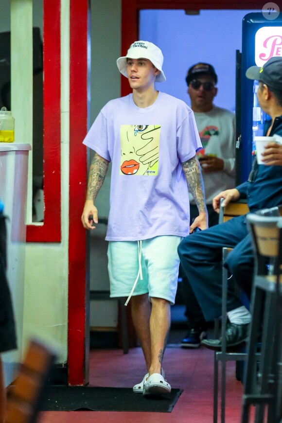 Justin Bieber et sa femme Hailey Baldwin Bieber sont allés se faire masser après un diner et un cinéma en amoureux dans le quartier de West Hollywood à Los Angeles, le 2 octobre 2019 -