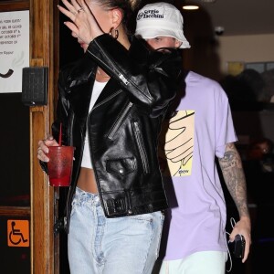 Justin Bieber et sa femme Hailey Baldwin Bieber sont allés se faire masser après un diner et un cinéma en amoureux dans le quartier de West Hollywood à Los Angeles, le 2 octobre 2019