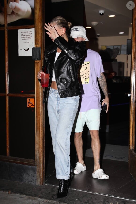 Justin Bieber et sa femme Hailey Baldwin Bieber sont allés se faire masser après un diner et un cinéma en amoureux dans le quartier de West Hollywood à Los Angeles, le 2 octobre 2019