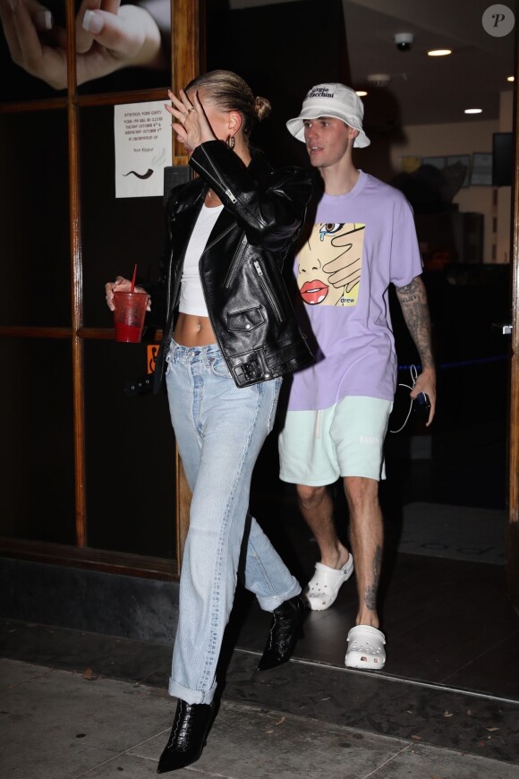 Justin Bieber et sa femme Hailey Baldwin Bieber sont allés se faire masser après un diner et un cinéma en amoureux dans le quartier de West Hollywood à Los Angeles, le 2 octobre 2019