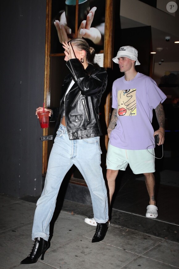 Justin Bieber et sa femme Hailey Baldwin Bieber sont allés se faire masser après un diner et un cinéma en amoureux dans le quartier de West Hollywood à Los Angeles, le 2 octobre 2019