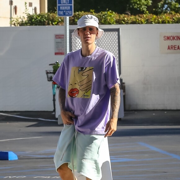 Justin Bieber et sa femme Hailey Baldwin Bieber sont allés se faire masser après un diner et un cinéma en amoureux dans le quartier de West Hollywood à Los Angeles, le 2 octobre 2019