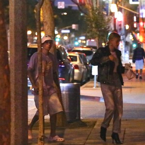 Justin Bieber et sa femme Hailey Baldwin Bieber sont allés se faire masser après un diner et un cinéma en amoureux dans le quartier de West Hollywood à Los Angeles, le 2 octobre 2019