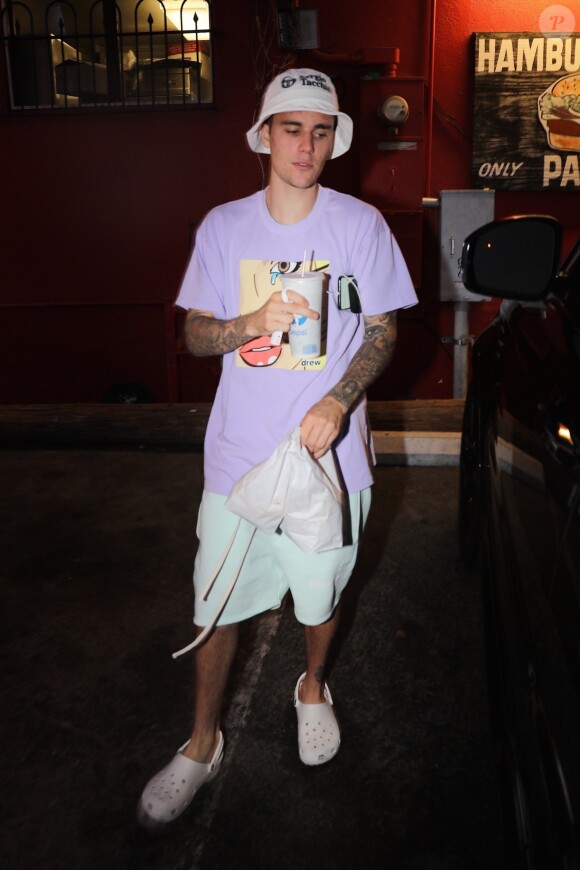 Justin Bieber et sa femme H. Baldwin Bieber sont allés se faire masser après un diner et un cinéma en amoureux dans le quartier de West Hollywood à Los Angeles, le 2 octobre 2019