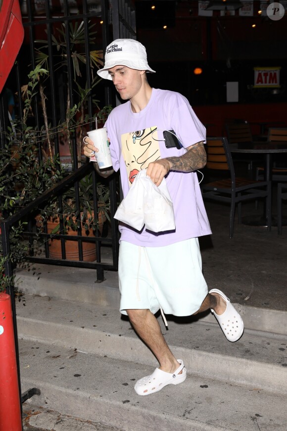 Justin Bieber et sa femme H. Baldwin Bieber sont allés se faire masser après un diner et un cinéma en amoureux dans le quartier de West Hollywood à Los Angeles, le 2 octobre 2019