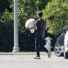 Justin Bieber emmène sa femme Hailey Baldwin Bieber au cinéma après lui avoir fait livré des fleurs à domicile à Los Angeles, le 2 octobre 2019