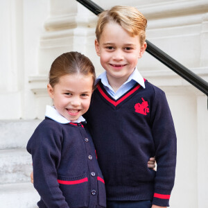 Le prince George de Cambridge et sa soeur La princesse Charlotte de Cambridge, première journée à l'école Thomas's Battersea, Londres le 5 septembre 2019.