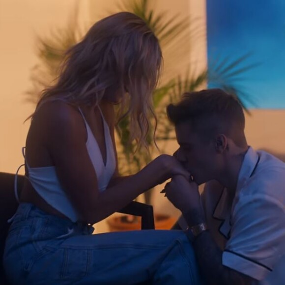 Justin Bieber et Hailey Baldwin dans le clip 10000 hours sur Youtube (Octobre 2019).