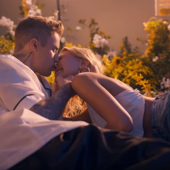 Justin Bieber et Hailey Baldwin dans le clip 10000 hours sur Youtube (Octobre 2019).