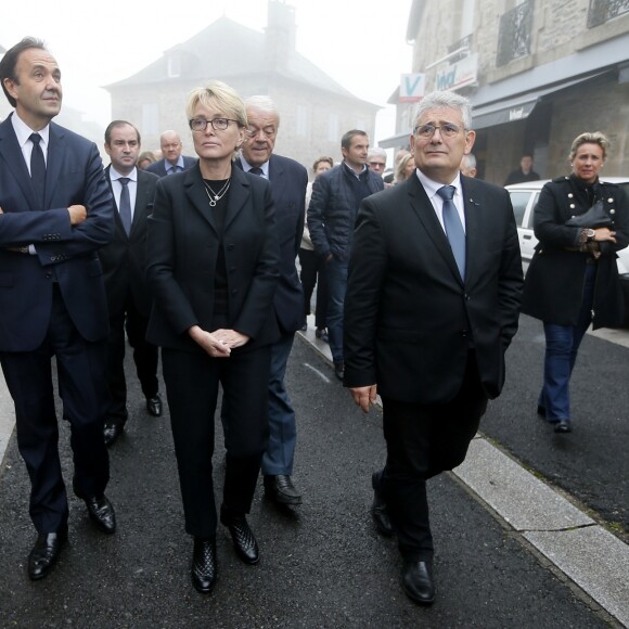 Le maire de Sainte-Féréole, Henri Soulier - Claude Chirac et son mari Frédéric Salat-Baroux vont se recueillir sur la tombe de la famille de Jacques Chirac au cimetière de Sainte-Féréole en Corrèze le 5 octobre 2019. Claude Chirac avait la gorge serrée au moment de prononcer un discours pour remercier les habitants de Sainte-Féréole. Ce samedi matin, avec son mari, elle a déposé une gerbe sur la tombe de ses arrières grands parents, avant de se rendre devant la maison familiale. Un recueillement dans l'émotion. © Patrick Bernard/Bestimage