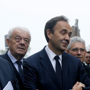 Le maire de Sainte-Féréole, Henri Soulier - Claude Chirac et son mari Frédéric Salat-Baroux vont se recueillir sur la tombe de la famille de Jacques Chirac au cimetière de Sainte-Féréole en Corrèze le 5 octobre 2019. Claude Chirac avait la gorge serrée au moment de prononcer un discours pour remercier les habitants de Sainte-Féréole. Ce samedi matin, avec son mari, elle a déposé une gerbe sur la tombe de ses arrières grands parents, avant de se rendre devant la maison familiale. Un recueillement dans l'émotion. © Patrick Bernard/Bestimage Claude Chirac and her husband, Frédéric Salat-Baroux, will gather at the grave of Jacques Chirac's family at the Sainte-Féréole cemetery in Corrèze on October 5, 2019. Claude Chirac was in a deep throat when giving a speech to thank the inhabitants from Sainte-Féréole. This Saturday morning, with her husband, she laid a wreath on the grave of her great grandparents, before going to the family home. A meditation in the emotion.05/10/2019 - Sainte-Féréole