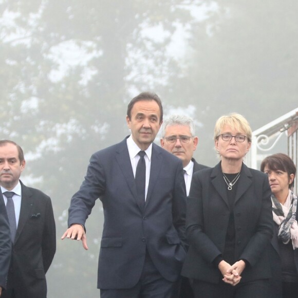 Le maire de Sainte-Féréole, Henri Soulier - Claude Chirac et son mari Frédéric Salat-Baroux vont se recueillir sur la tombe de la famille de Jacques Chirac au cimetière de Sainte-Féréole en Corrèze le 5 octobre 2019. Claude Chirac avait la gorge serrée au moment de prononcer un discours pour remercier les habitants de Sainte-Féréole. Ce samedi matin, avec son mari, elle a déposé une gerbe sur la tombe de ses arrières grands parents, avant de se rendre devant la maison familiale. Un recueillement dans l'émotion. © Patrick Bernard/Bestimage Claude Chirac and her husband, Frédéric Salat-Baroux, will gather at the grave of Jacques Chirac's family at the Sainte-Féréole cemetery in Corrèze on October 5, 2019. Claude Chirac was in a deep throat when giving a speech to thank the inhabitants from Sainte-Féréole. This Saturday morning, with her husband, she laid a wreath on the grave of her great grandparents, before going to the family home. A meditation in the emotion.05/10/2019 - Sainte-Féréole